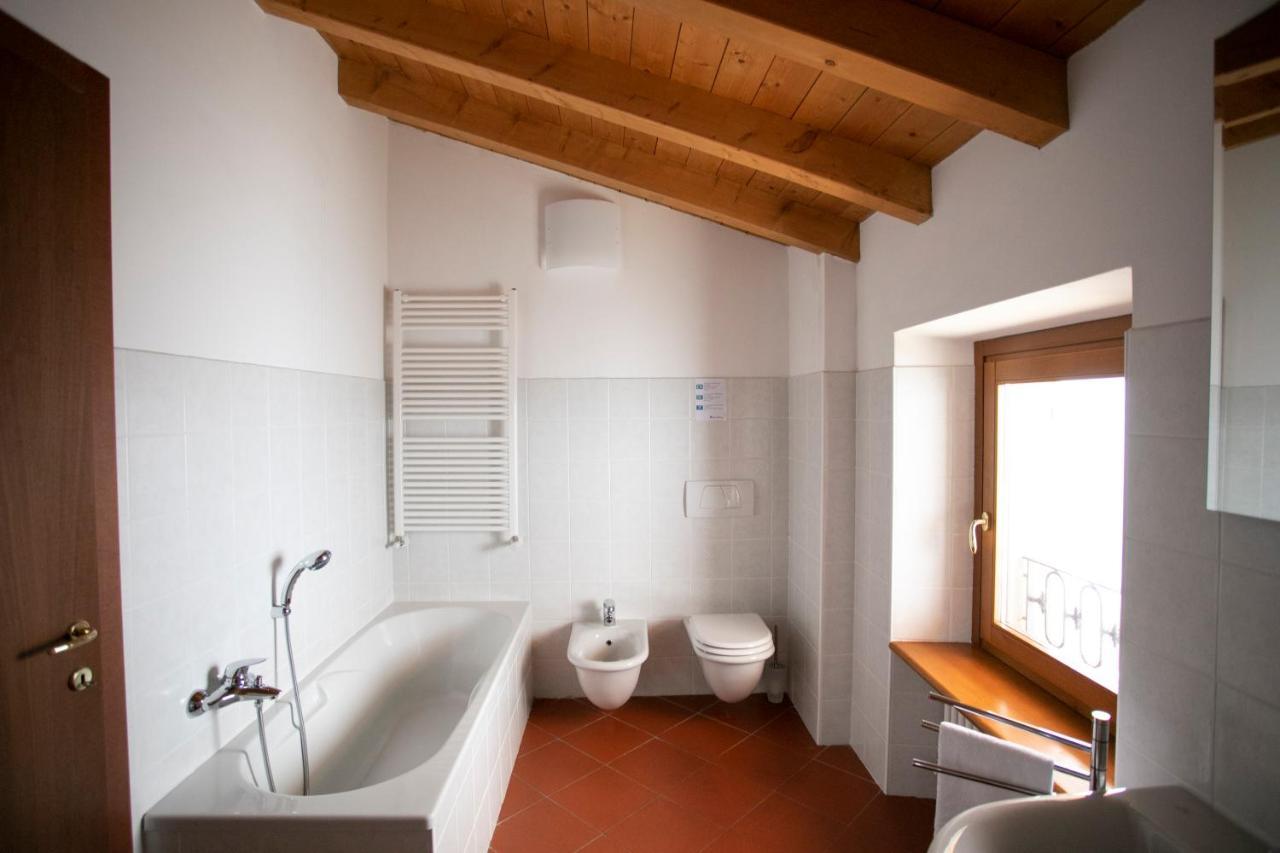 Iseolakerental - Casa Del Pescatore Riva di Solto Exterior photo